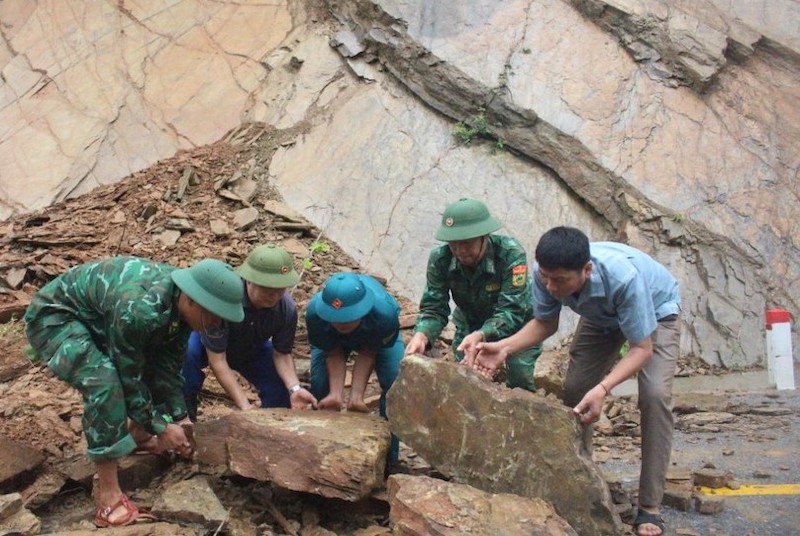 Khu vực miền núi ở Nghệ An sạt lở do mưa lớn liên tục